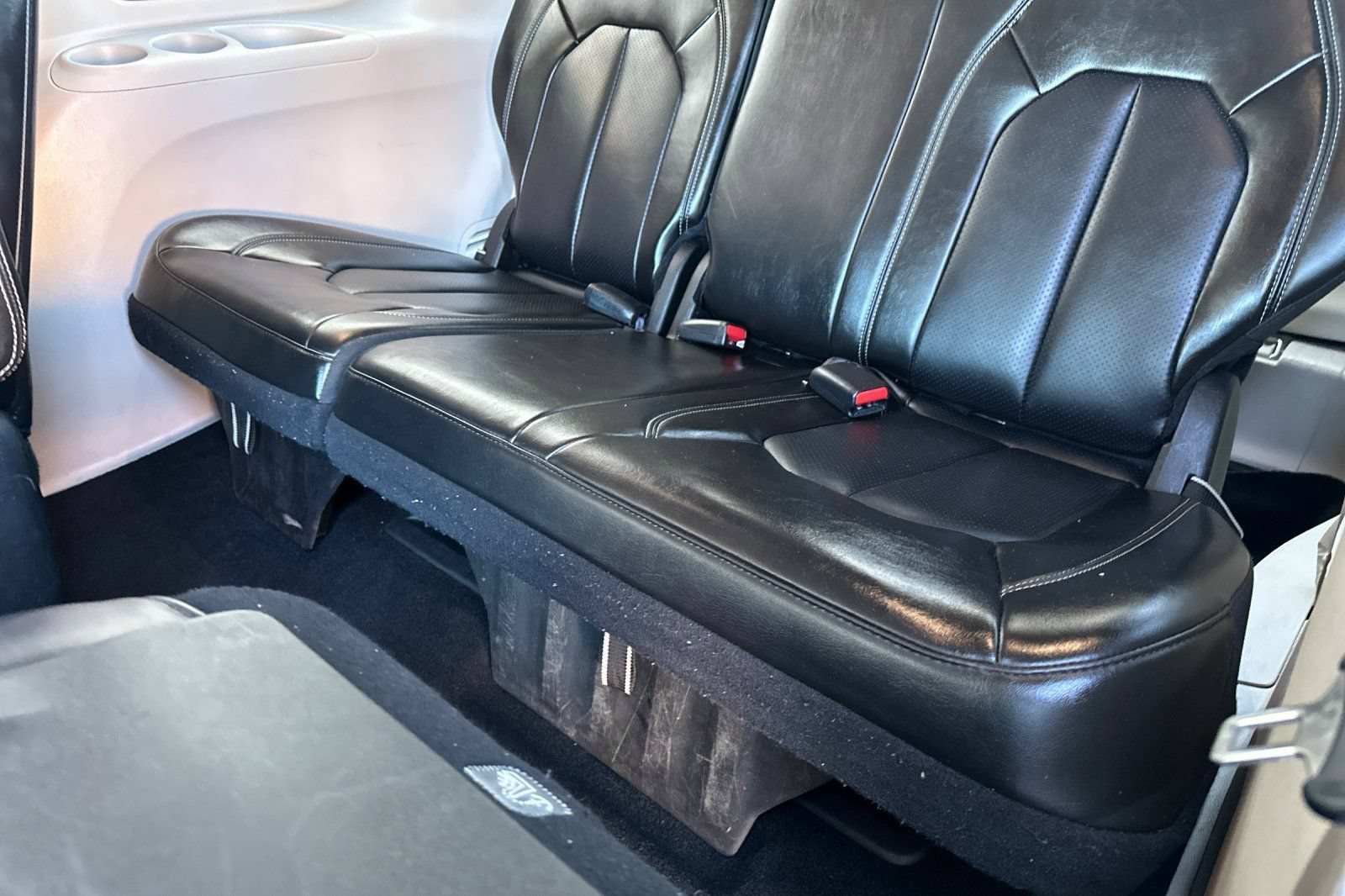 Used 2024 Chrysler Pacifica Limited FWD image 18
