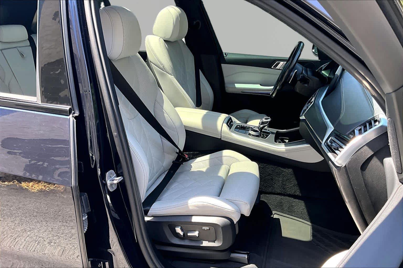 Used 2023 BMW X5 sDrive40i w/ M Sport Package RWD image 9