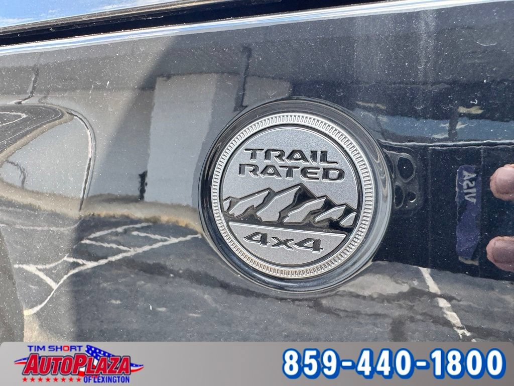Used 2023 Jeep Wrangler Unlimited Sahara AWD/4WD image 13