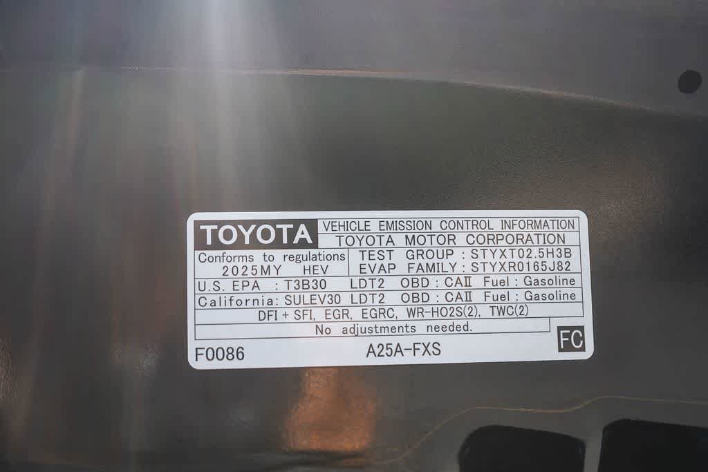 Used 2025 Toyota RAV4 LE AWD/4WD image 28