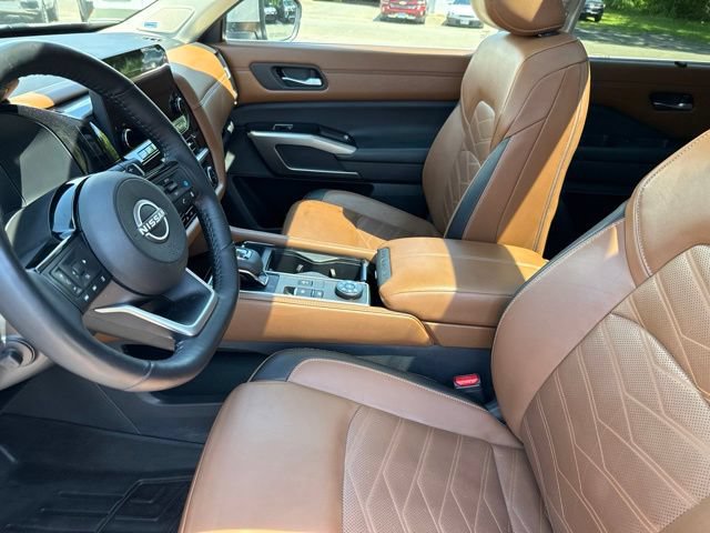 Used 2024 Nissan Pathfinder Platinum w/ Cargo Package AWD/4WD image 23