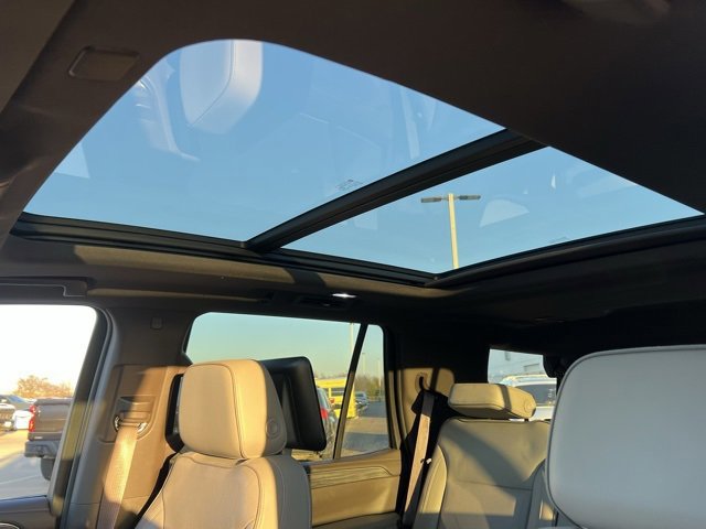 Used 2021 GMC Yukon SLT w/ SLT Luxury Plus Package image 8