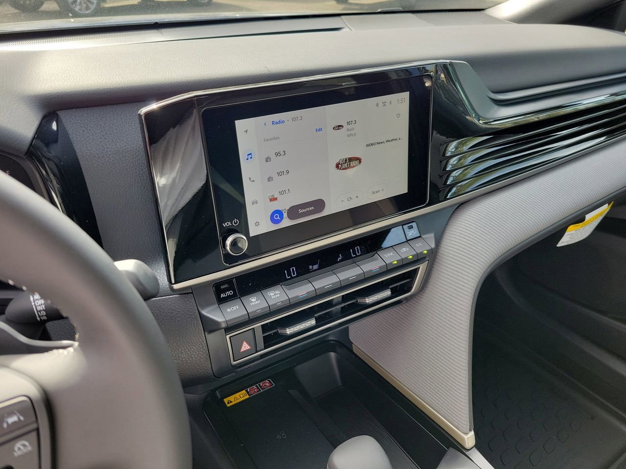 Used 2026 Toyota Camry SE FWD image 23