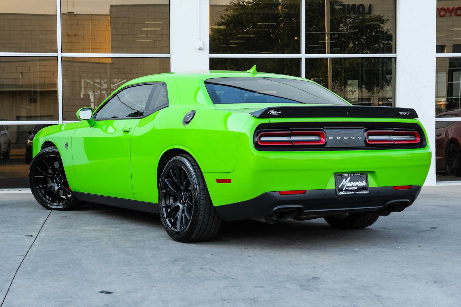 Used 2015 Dodge Challenger SRT Hellcat RWD image 19