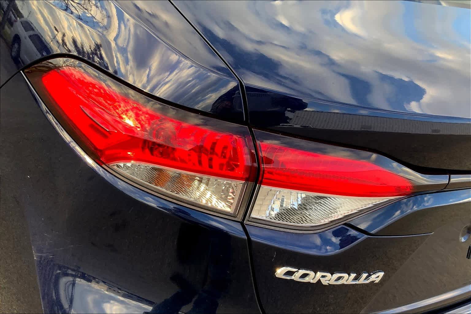 Used 2020 Toyota Corolla LE FWD image 28