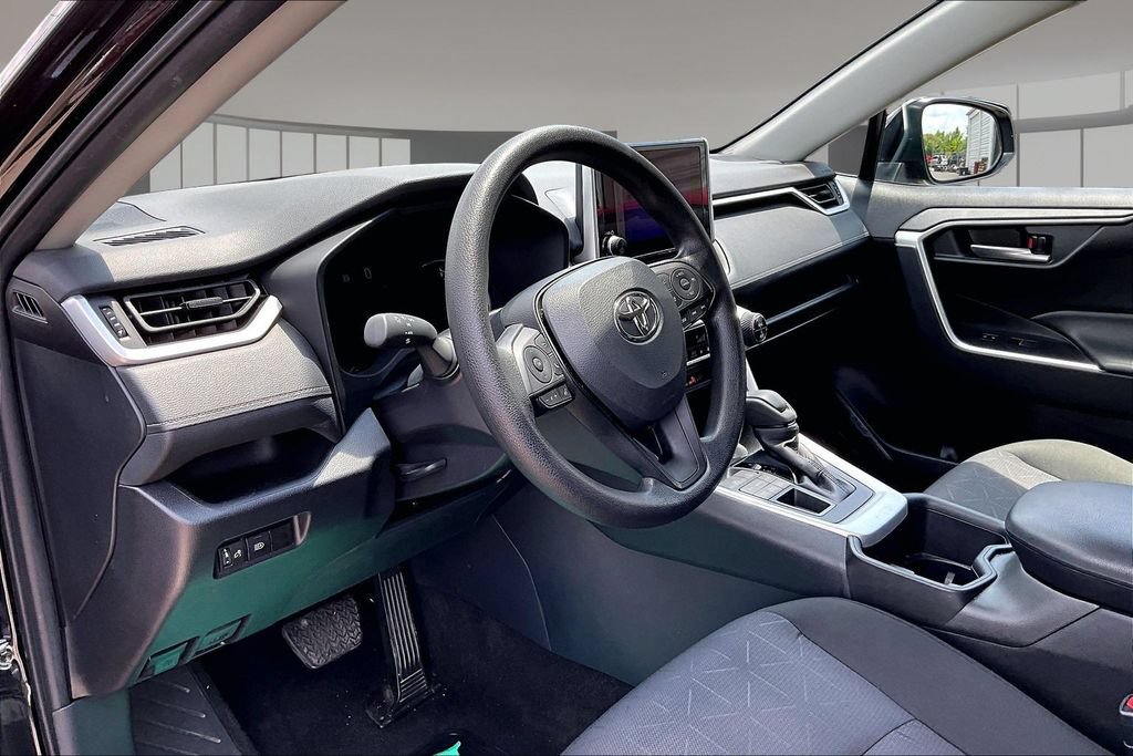 Used 2025 Toyota RAV4 XLE AWD/4WD image 13
