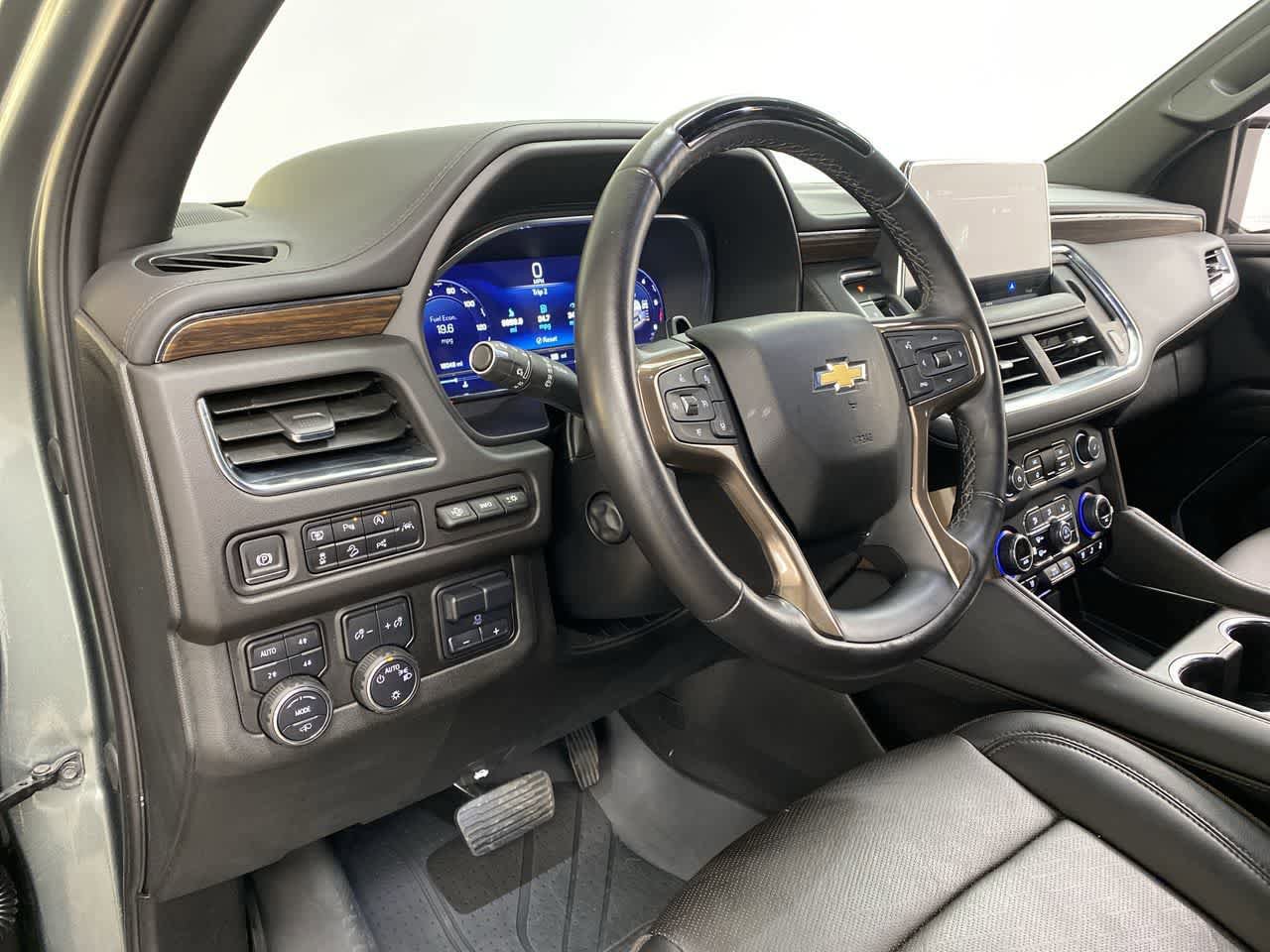 Used 2024 Chevrolet Suburban High Country w/ Advanced Technology Package AWD/4WD image 2