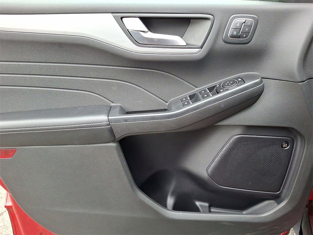 Used 2023 Ford Escape Platinum w/ Premium Technology Package image 10