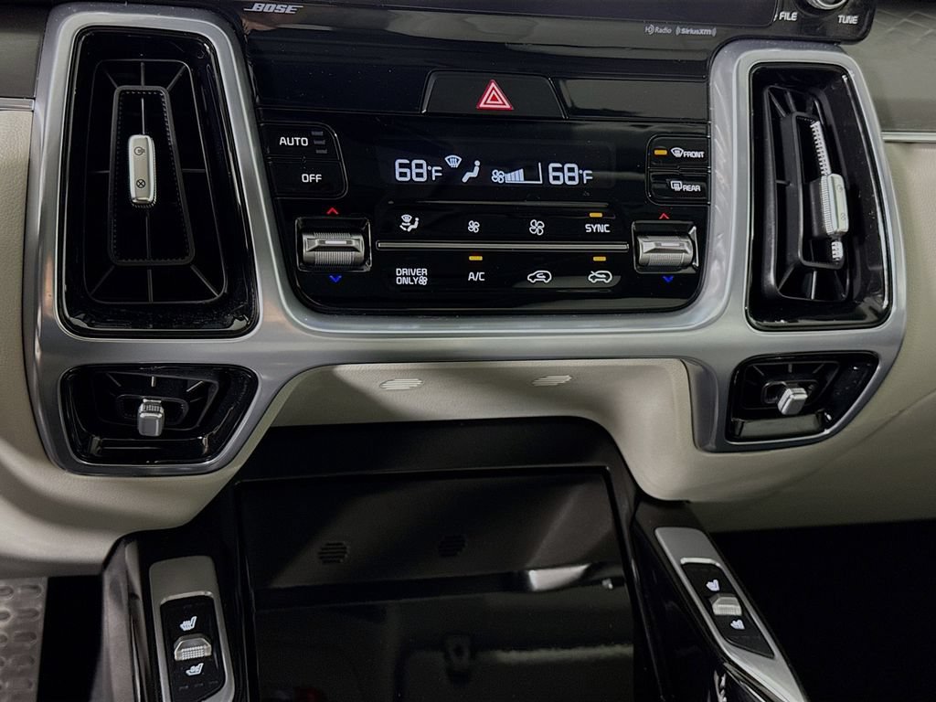 Certified 2023 Kia Sorento SX Prestige w/ Panoramic Sunroof Package AWD/4WD image 10