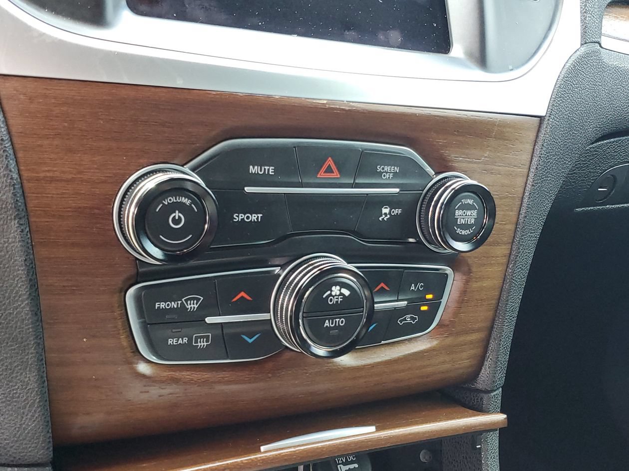 Used 2019 Chrysler 300 C RWD image 21