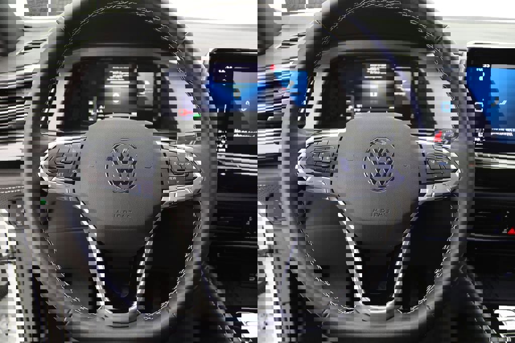 Used 2025 Volkswagen Atlas Cross Sport SE image 18