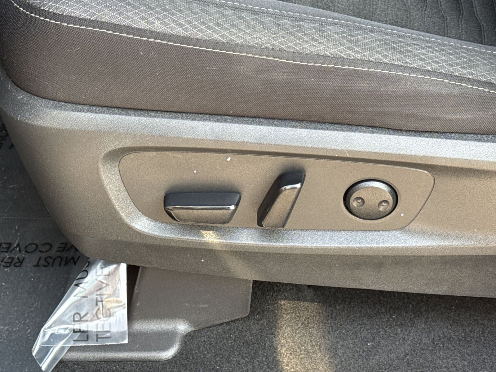 Used 2022 Nissan Pathfinder SV AWD/4WD image 19