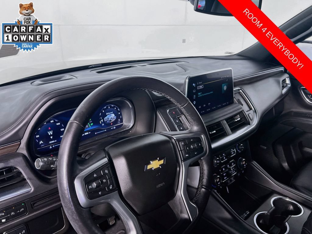 Used 2022 Chevrolet Suburban LT w/ Luxury Package RWD image 9