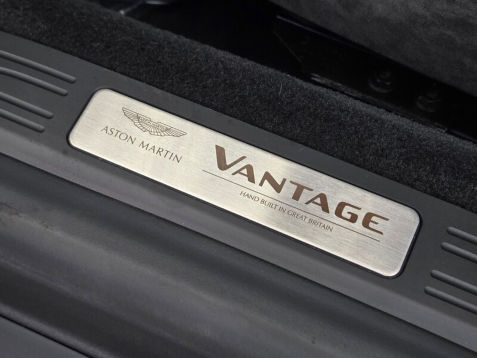 Used 2023 Aston Martin V8 Vantage Roadster RWD image 24
