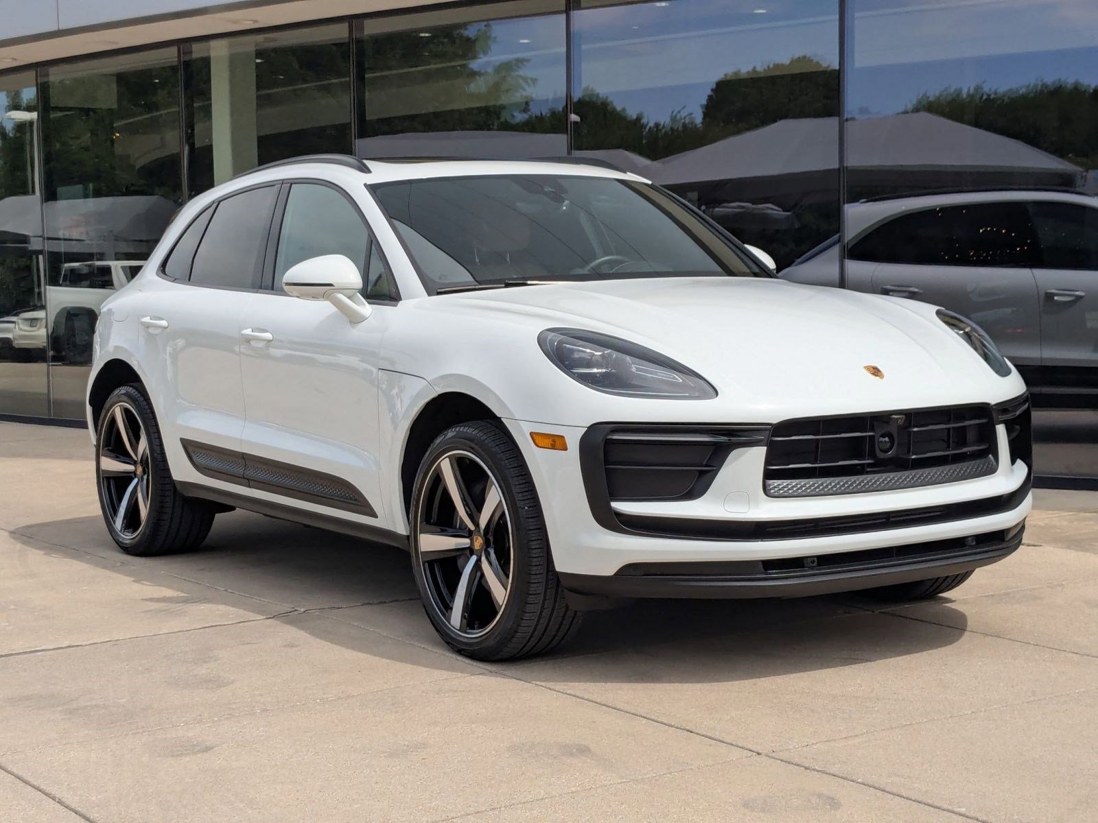 Certified 2026 Porsche Macan AWD/4WD image 7