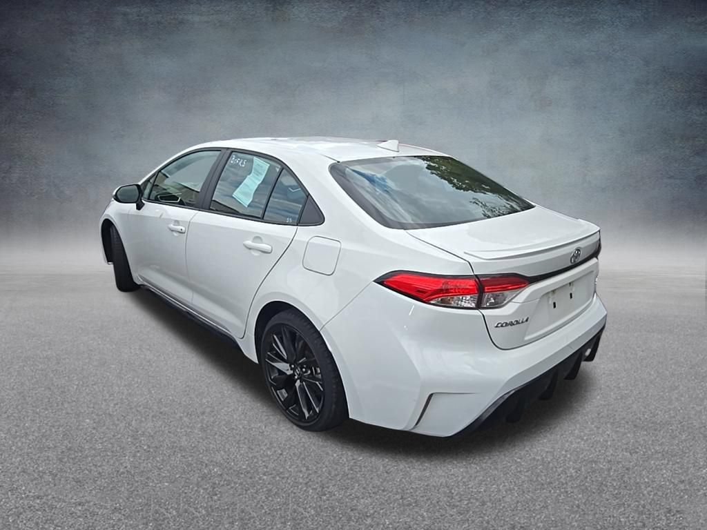 Used 2025 Toyota Corolla SE FWD image 4