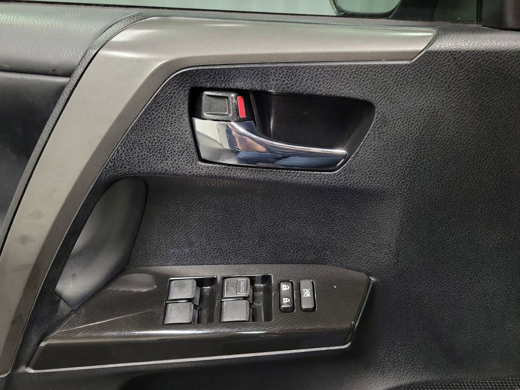 Used 2018 Toyota RAV4 SE w/ Power Extra Value Package image 19