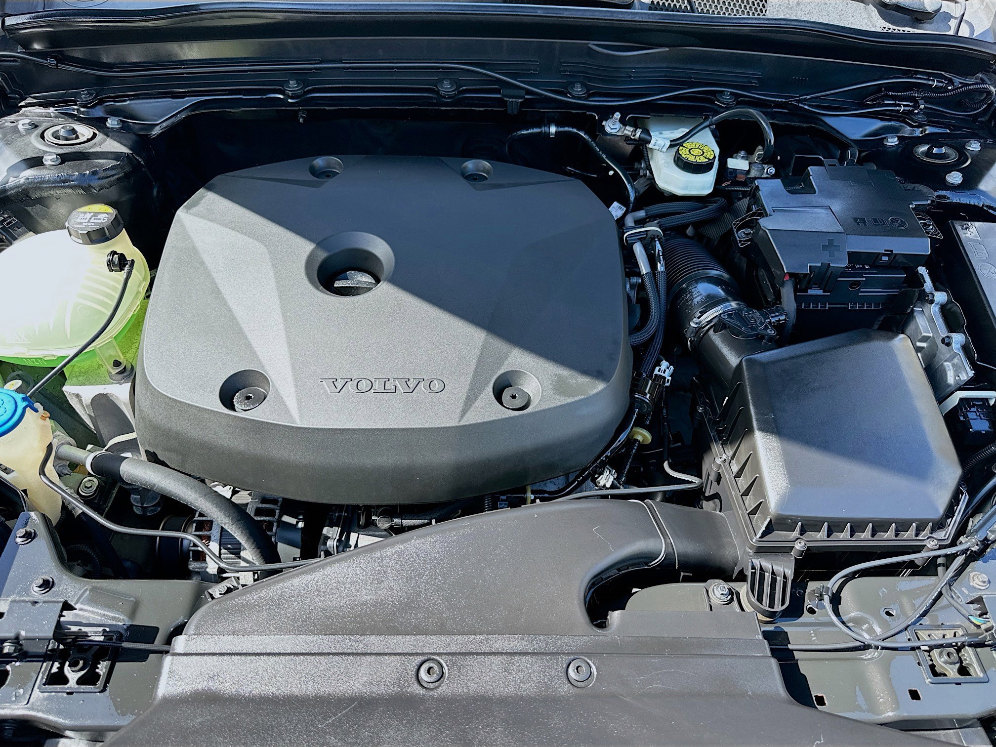 Used 2020 Volvo XC40 T5 Momentum w/ Protection Package Premier image 29