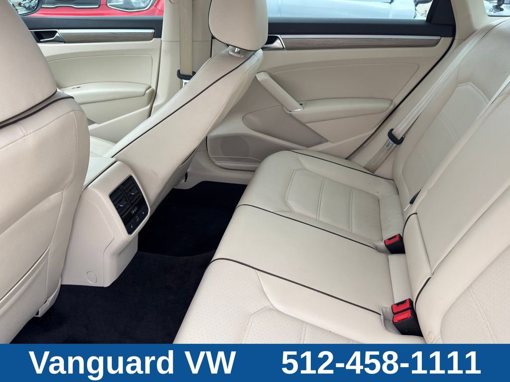 Used 2018 Volkswagen Passat 2.0T SE FWD image 32