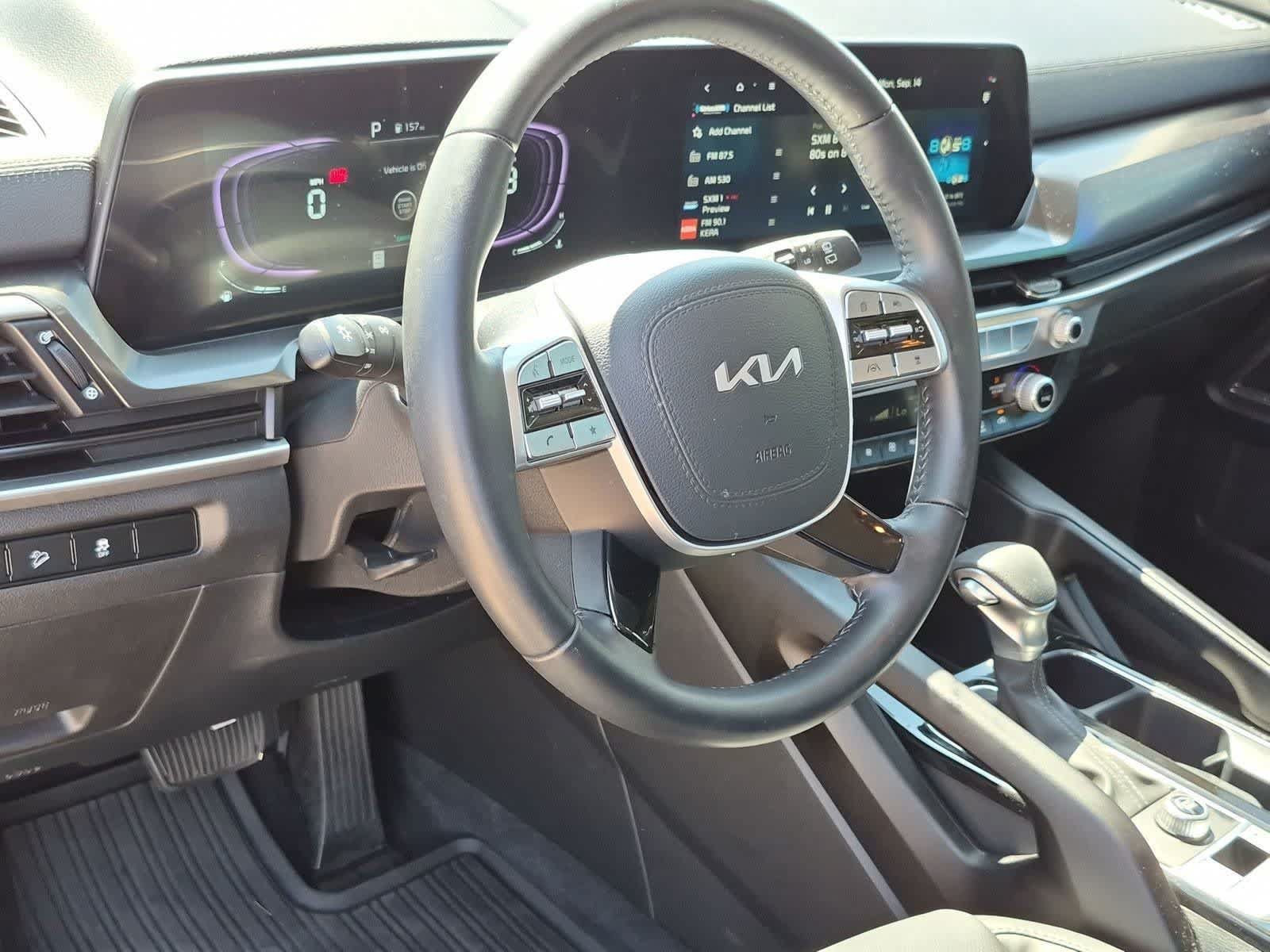 Used 2025 Kia Telluride LX FWD image 2