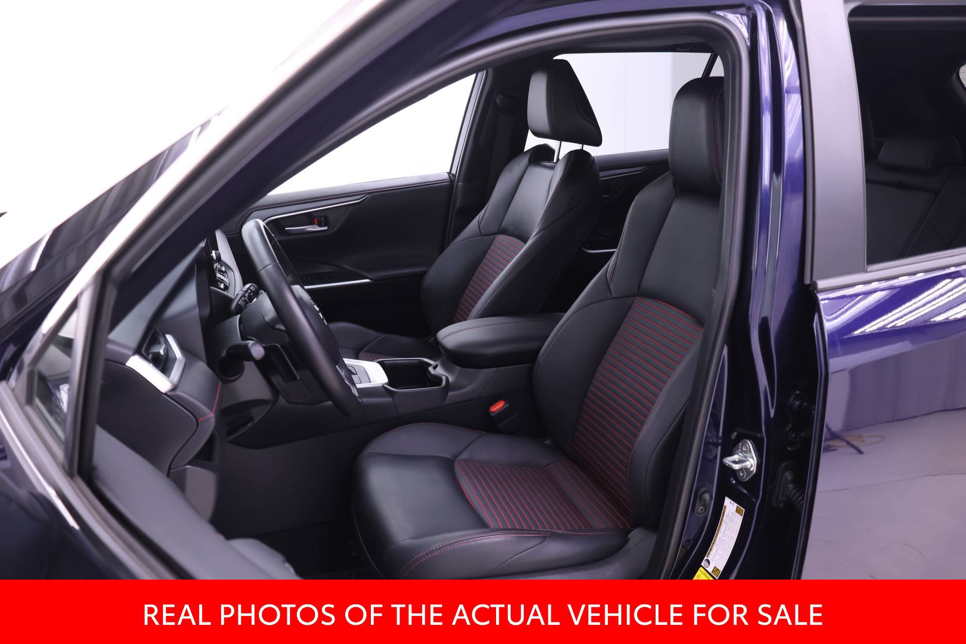 Certified 2025 Toyota RAV4 XSE w/ Weather Package AWD/4WD image 4