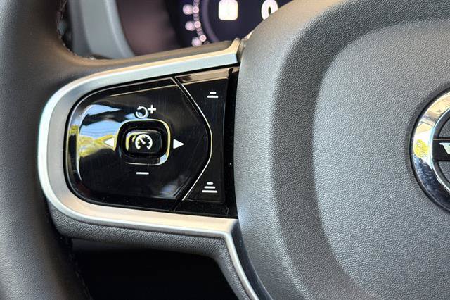 Certified 2025 Volvo XC60 B5 Plus AWD/4WD image 25