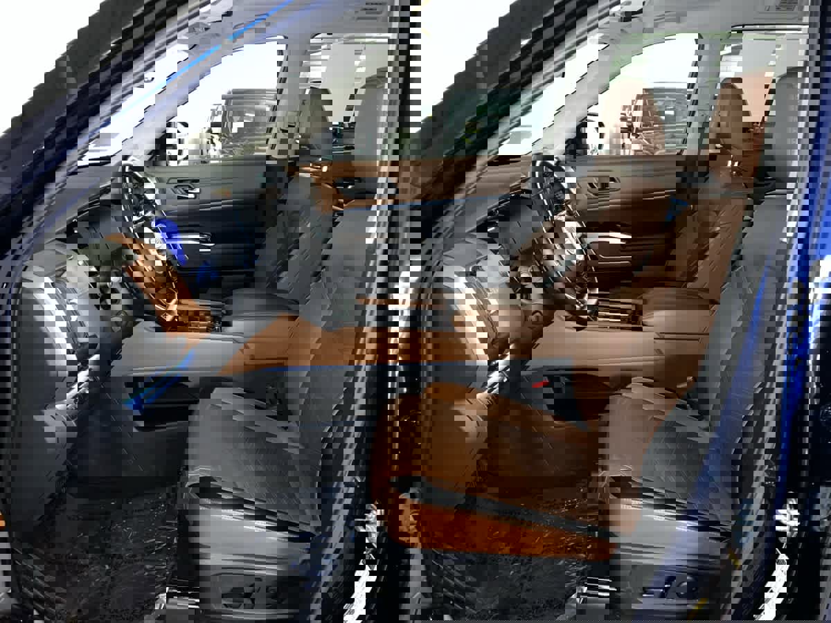 Used 2023 Nissan Pathfinder Platinum image 6