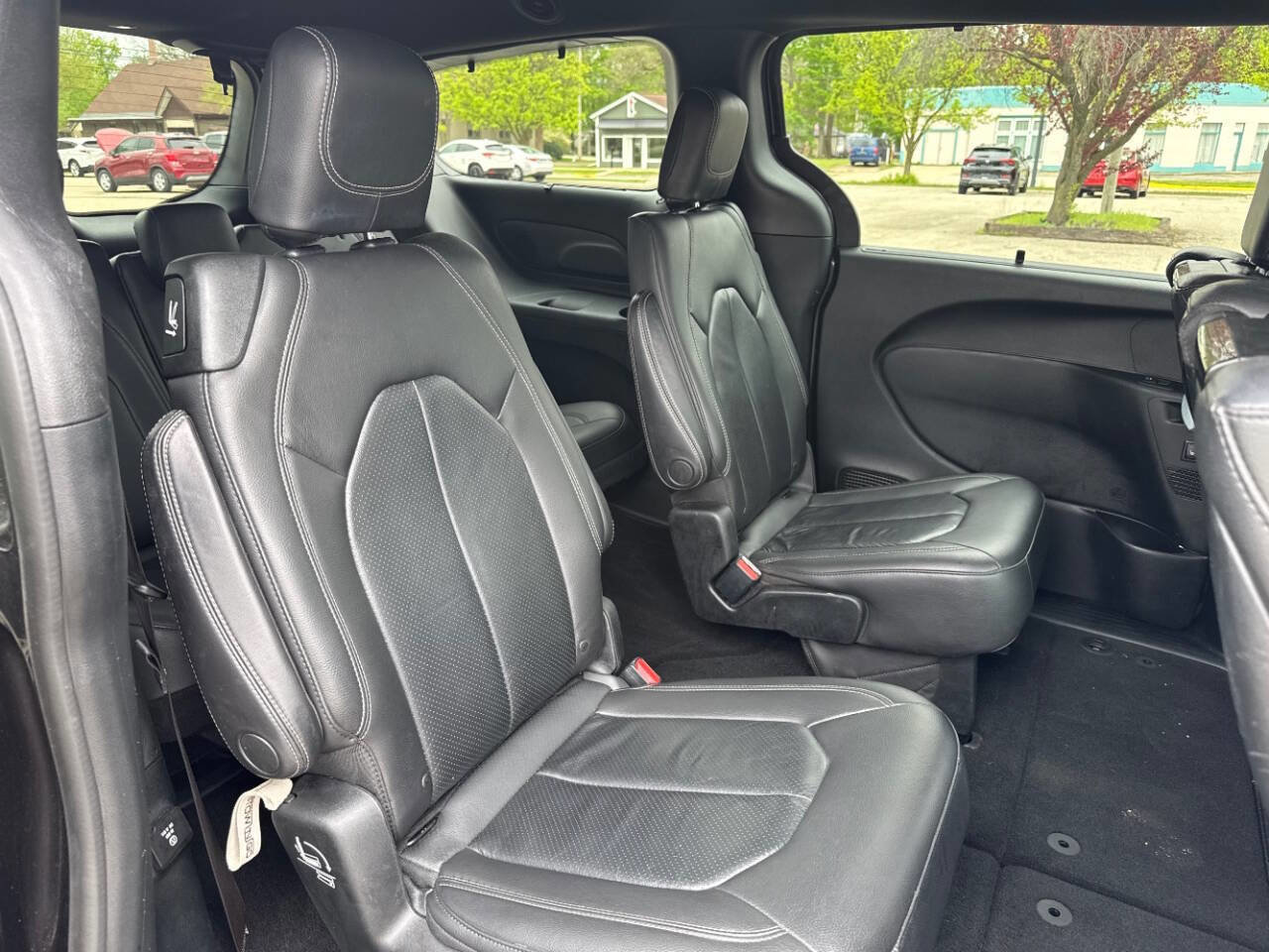 Used 2018 Chrysler Pacifica Touring-L Plus FWD image 34