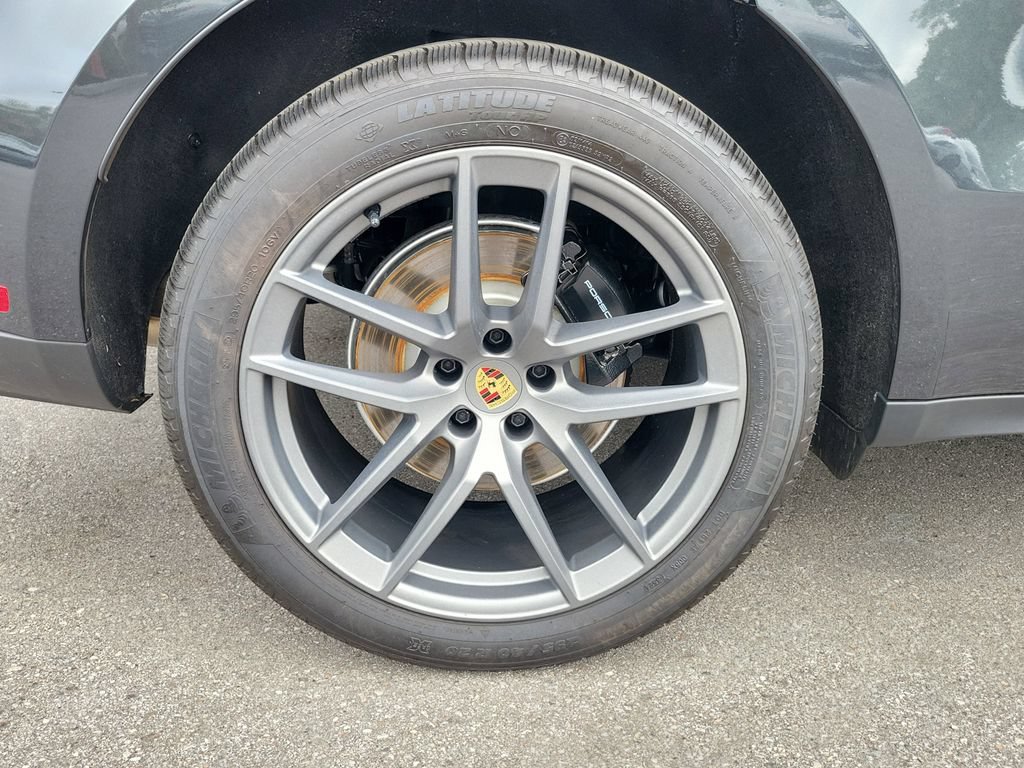 Certified 2025 Porsche Macan AWD/4WD image 12