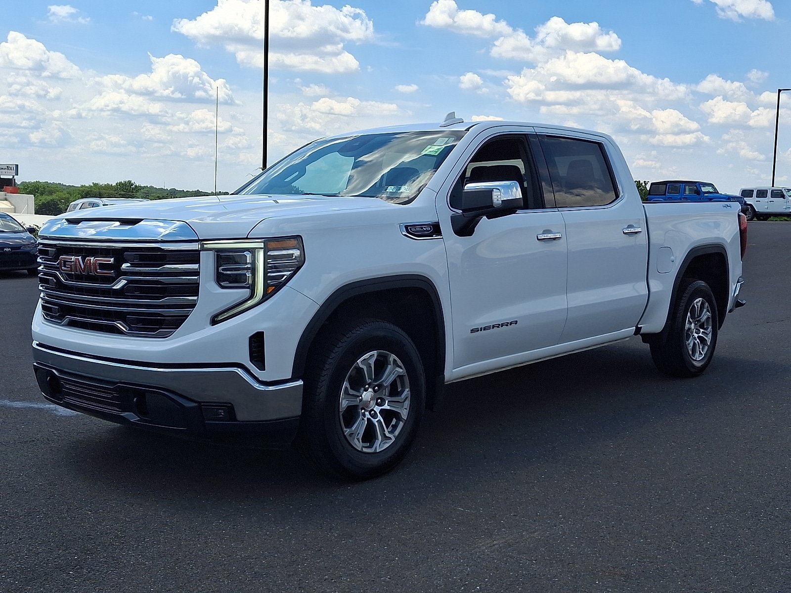 Used 2025 GMC Sierra 1500 SLT AWD/4WD image 3