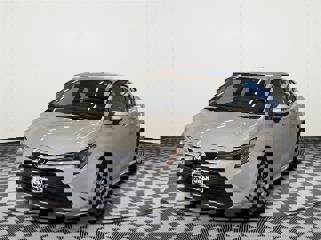 Used 2025 Toyota Corolla LE image 9