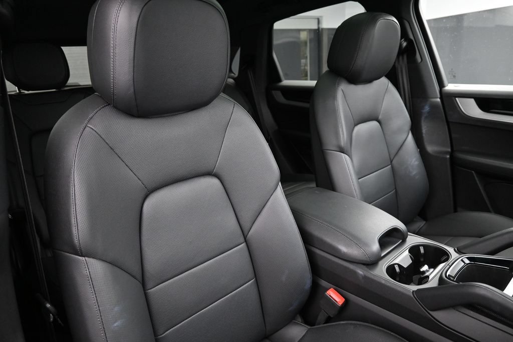 Certified 2025 Porsche Cayenne S AWD/4WD image 27