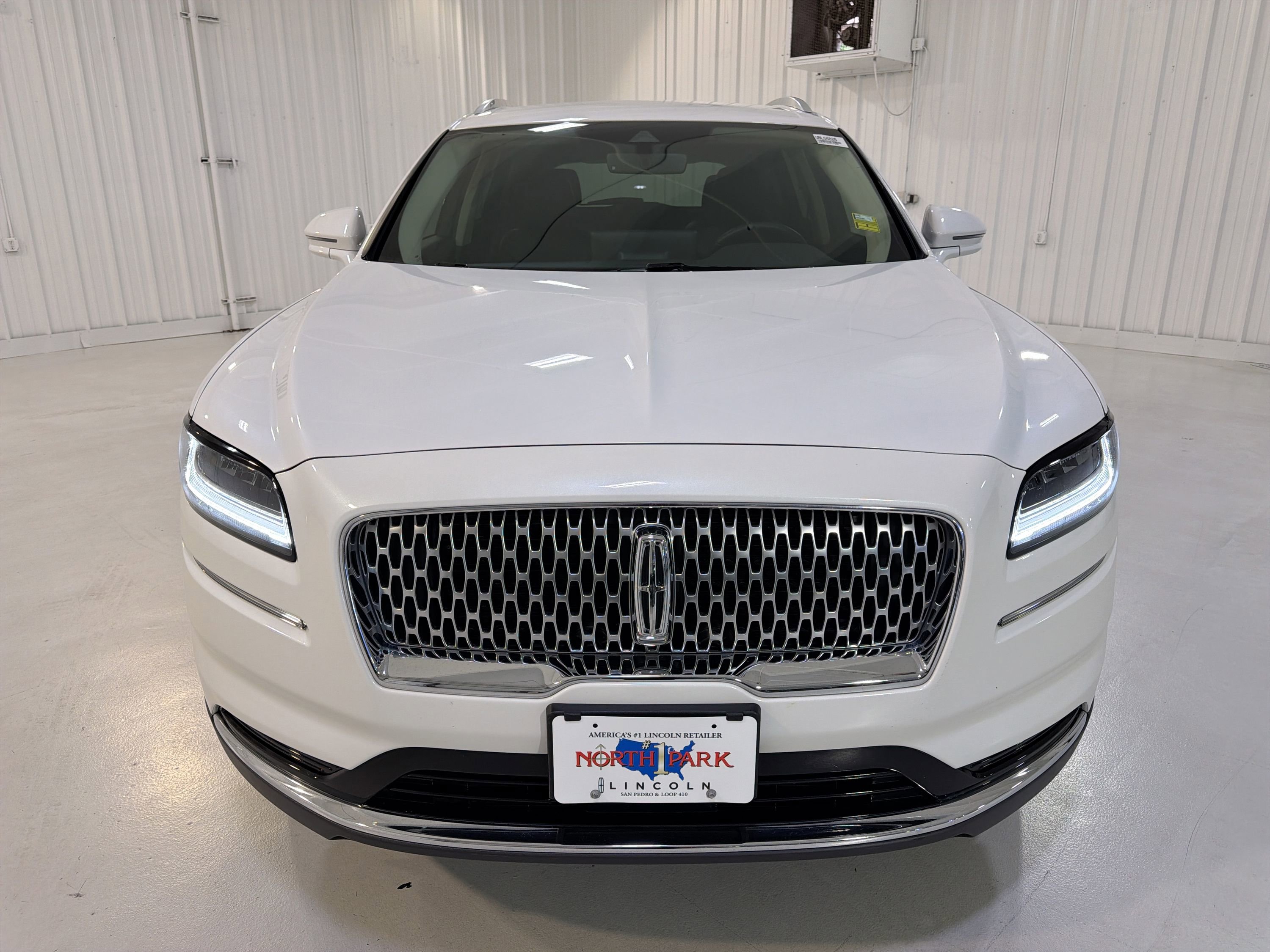 Used 2023 Lincoln Nautilus FWD w/ Premium Package image 31