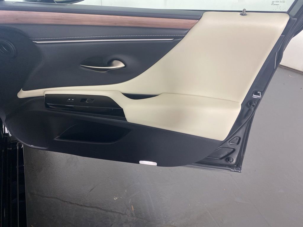 Certified 2023 Lexus ES 300h w/ Premium Package image 31