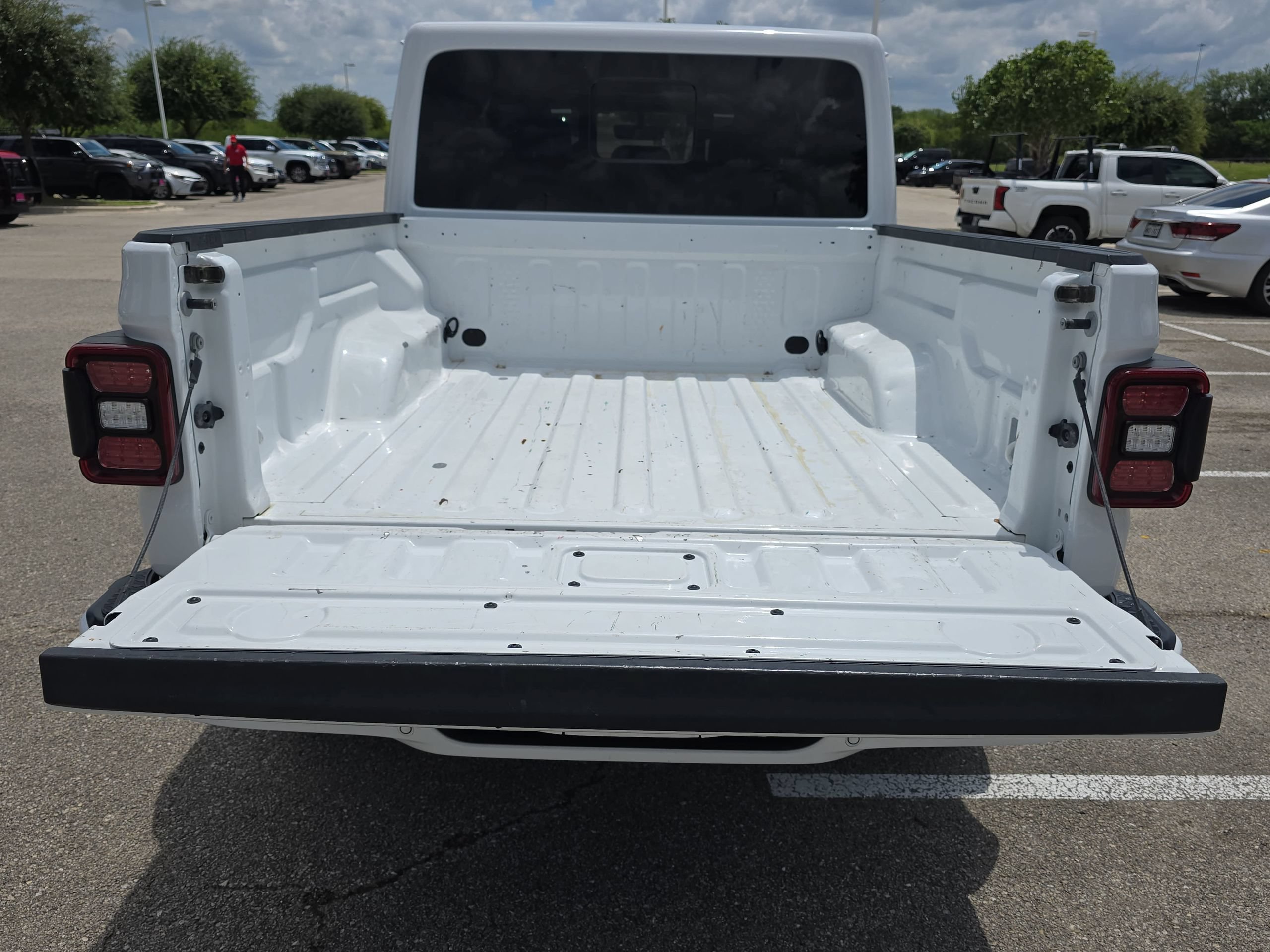 Used 2023 Jeep Gladiator Overland AWD/4WD image 29