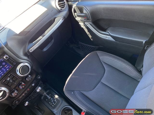 Used 2013 Jeep Wrangler Unlimited Sahara w/ Connectivity Group AWD/4WD image 14