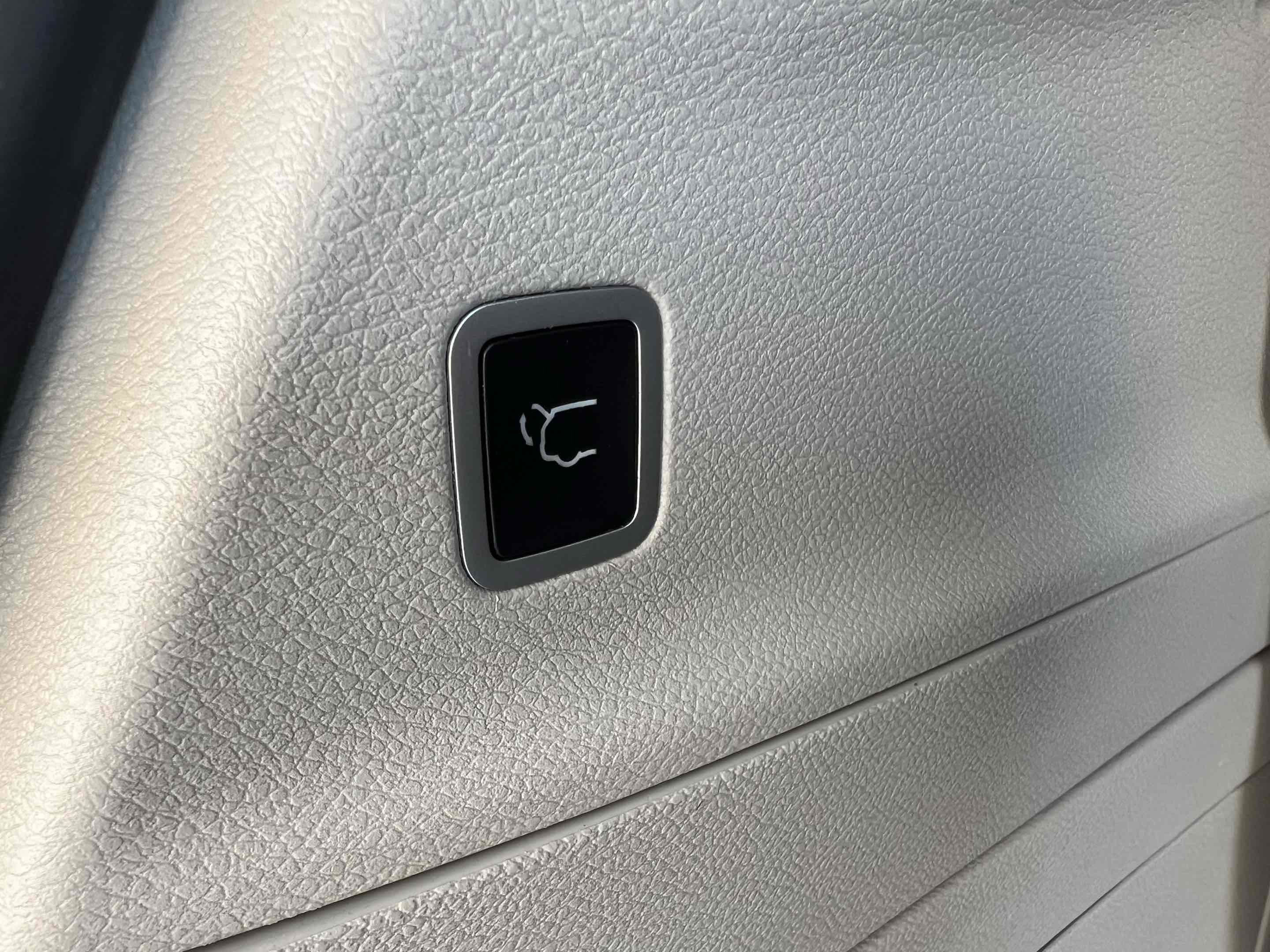 Used 2023 Chrysler Pacifica Touring-L FWD image 11