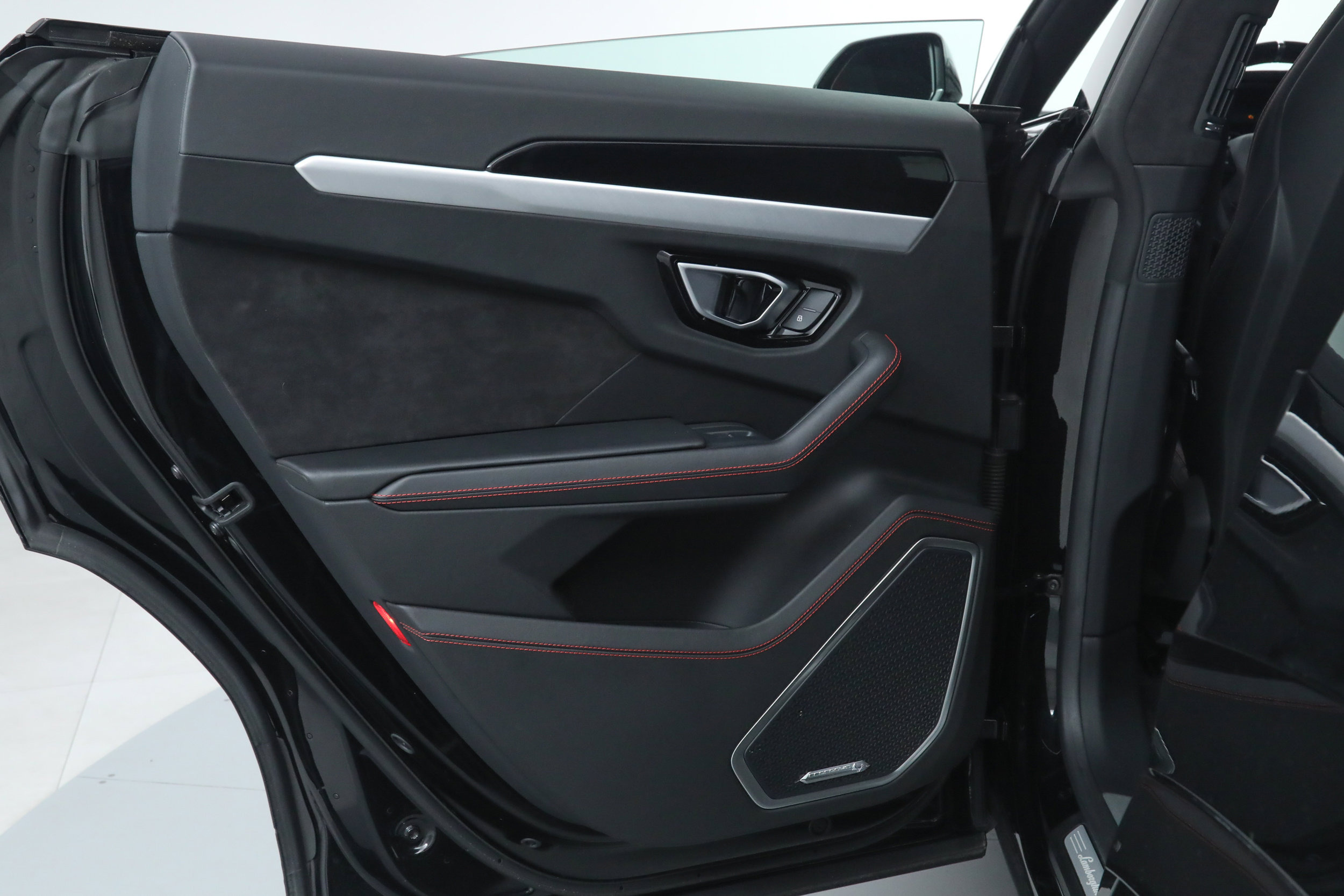 Used 2022 Lamborghini Urus image 33