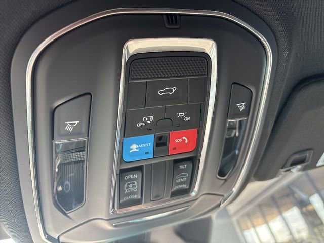 New 2025 Jeep Grand Cherokee Altitude AWD/4WD image 16