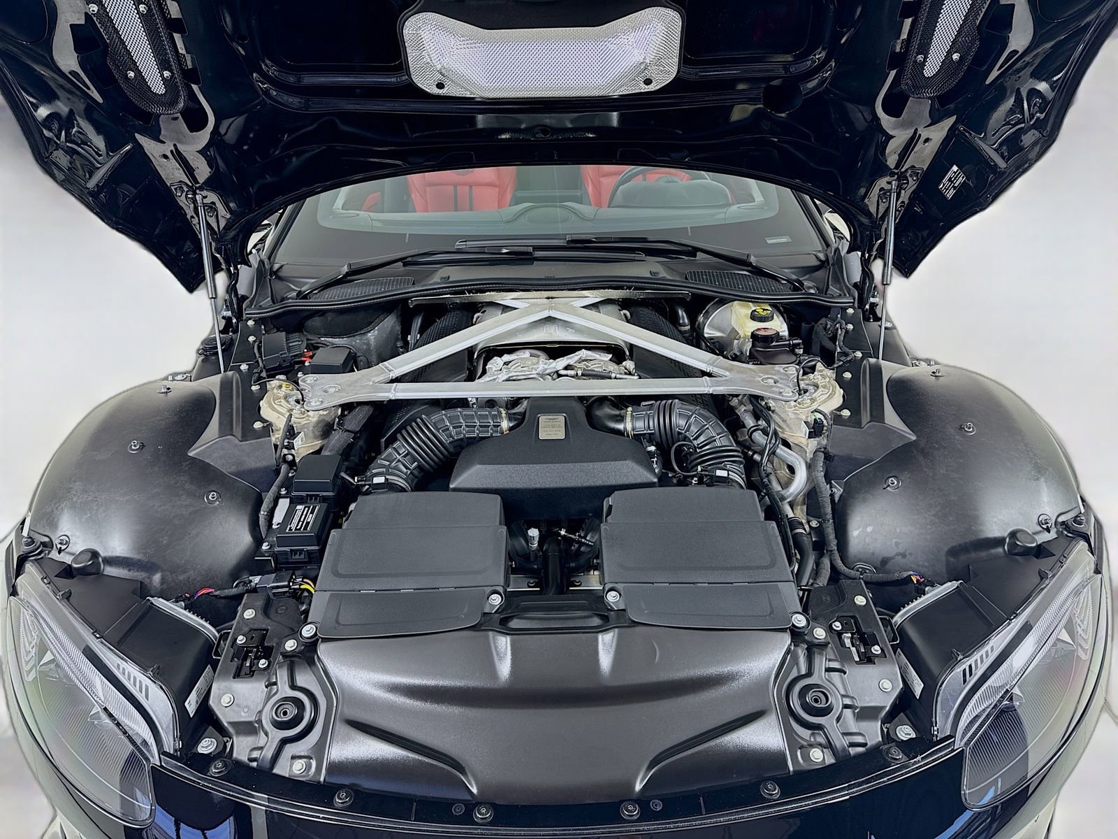 Used 2023 Aston Martin V8 Vantage Roadster image 23