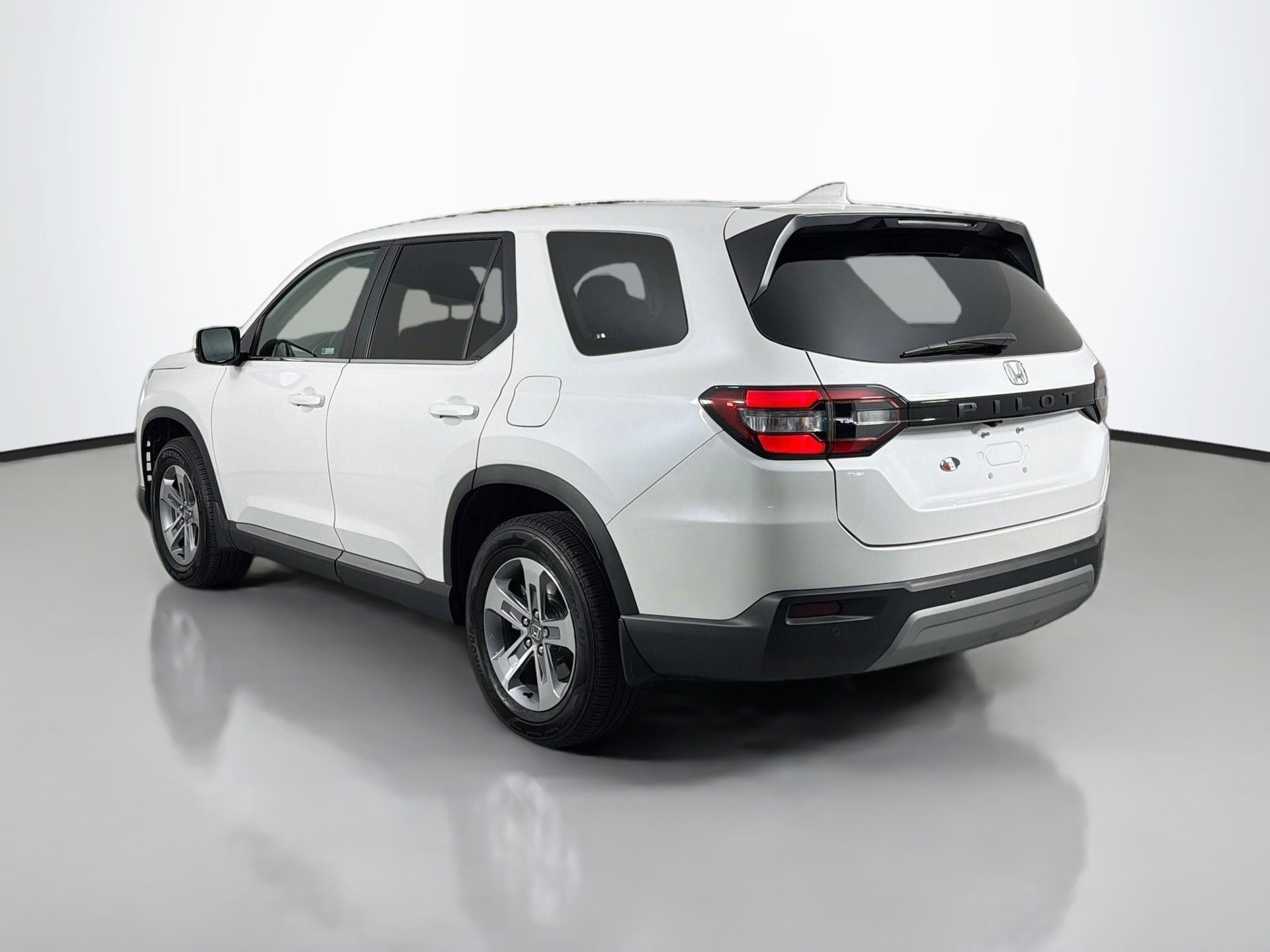 Certified 2025 Honda Pilot EX-L image 5