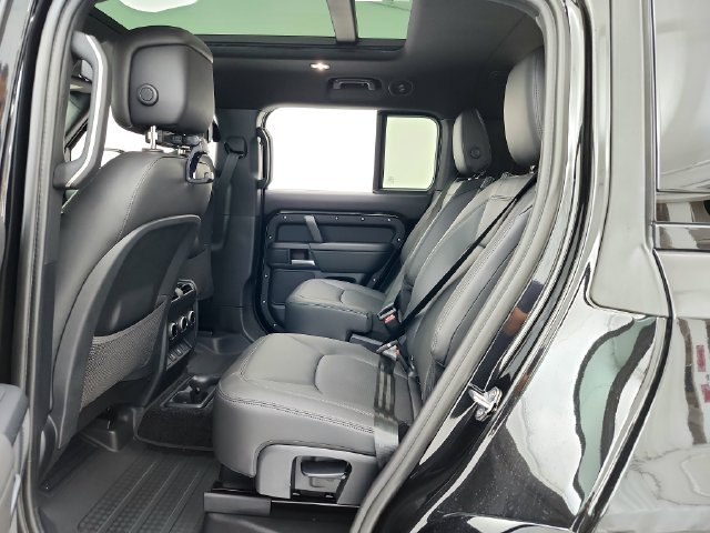 New 2026 Land Rover Defender 130 X-Dynamic SE AWD/4WD image 28