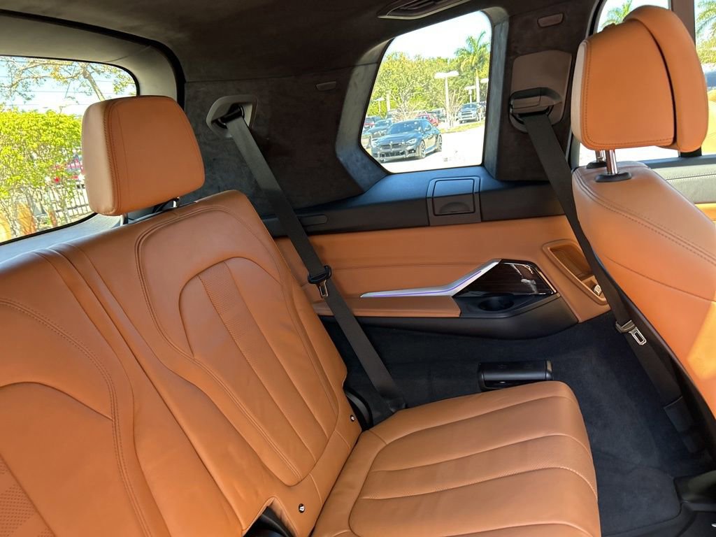Used 2021 BMW X7 xDrive40i w/ M Sport Package image 27