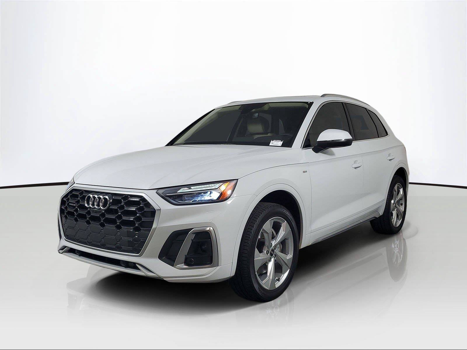 Used 2023 Audi Q5 2.0T Premium Plus w/ Premium Plus Package AWD/4WD image 3