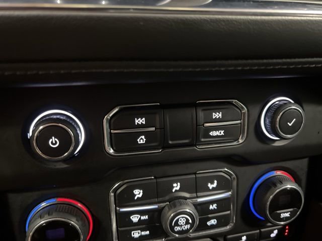 Used 2024 Chevrolet Suburban LT AWD/4WD image 31