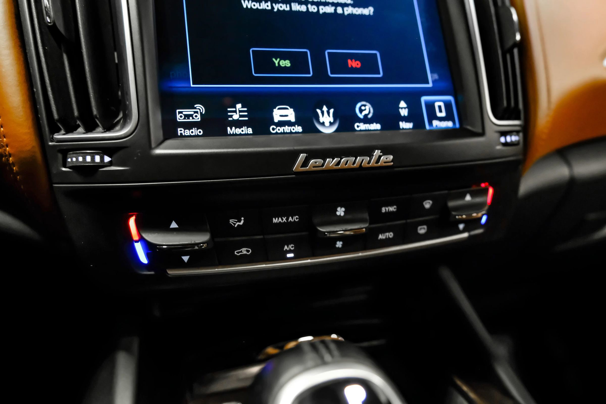 Used 2018 Maserati Levante GranLusso image 17
