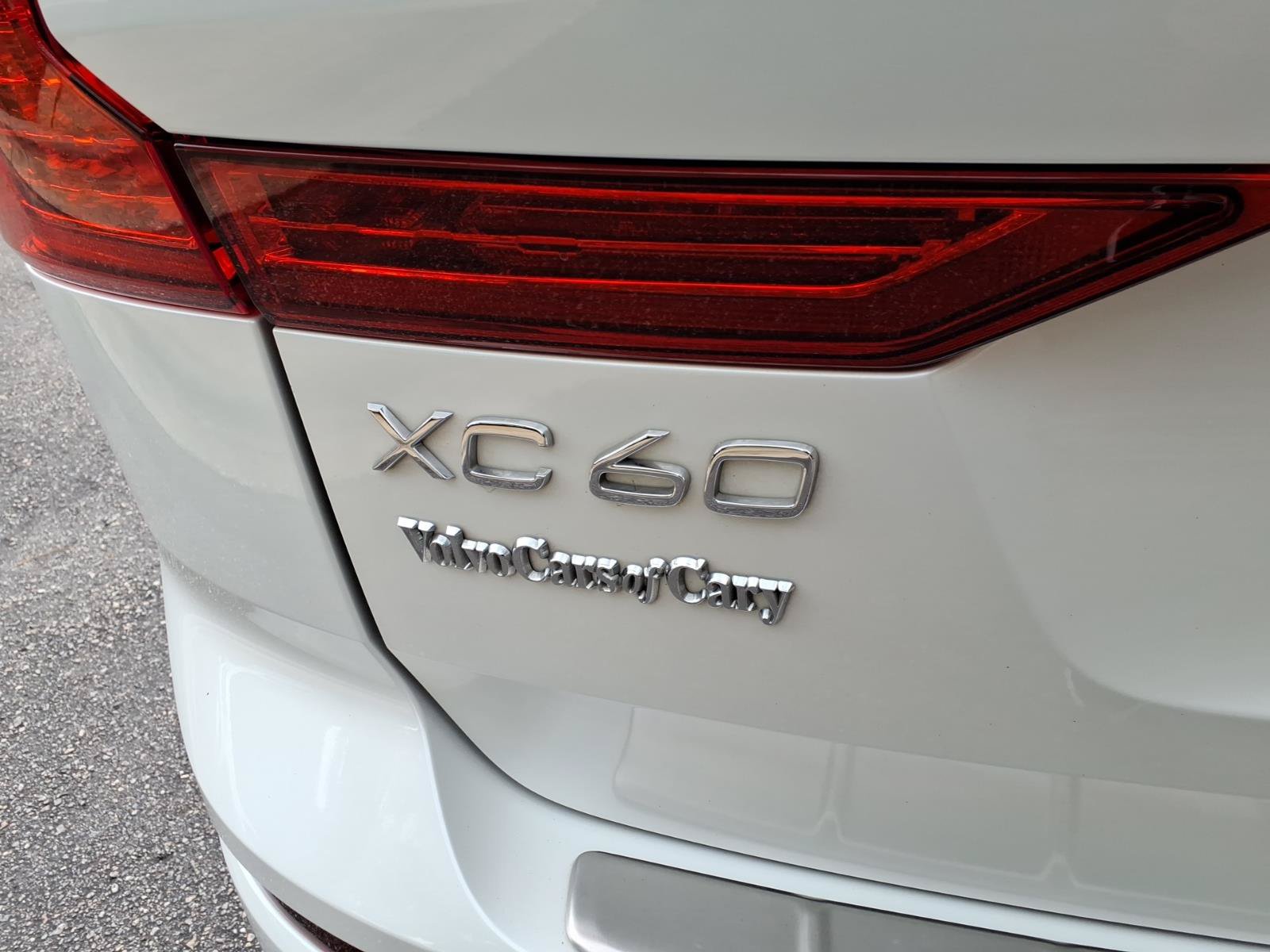 Certified 2023 Volvo XC60 B5 Ultimate w/ Climate Package FWD image 5