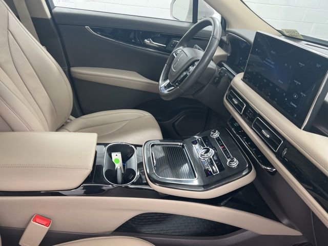 Used 2023 Lincoln Nautilus Reserve AWD/4WD image 27