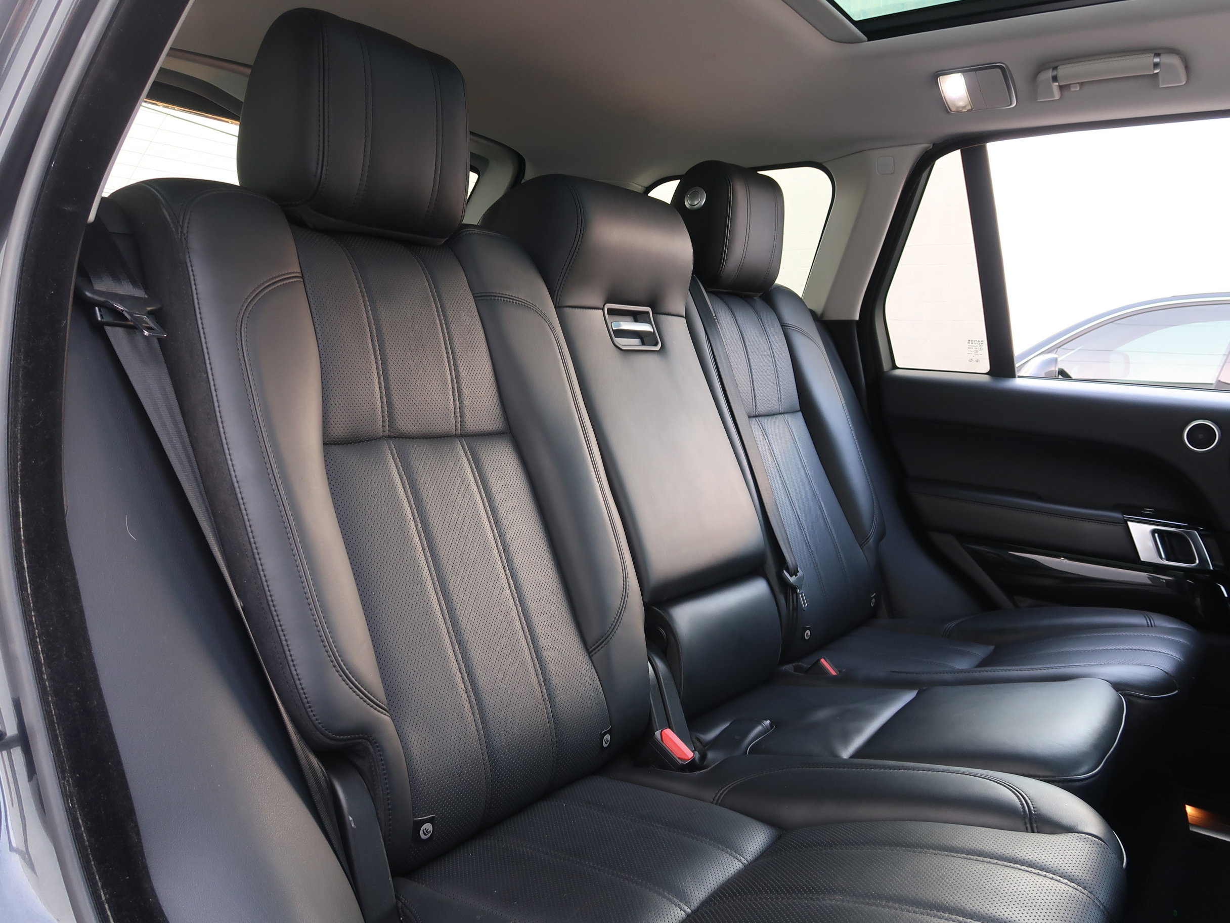 Used 2016 Land Rover Range Rover HSE image 46