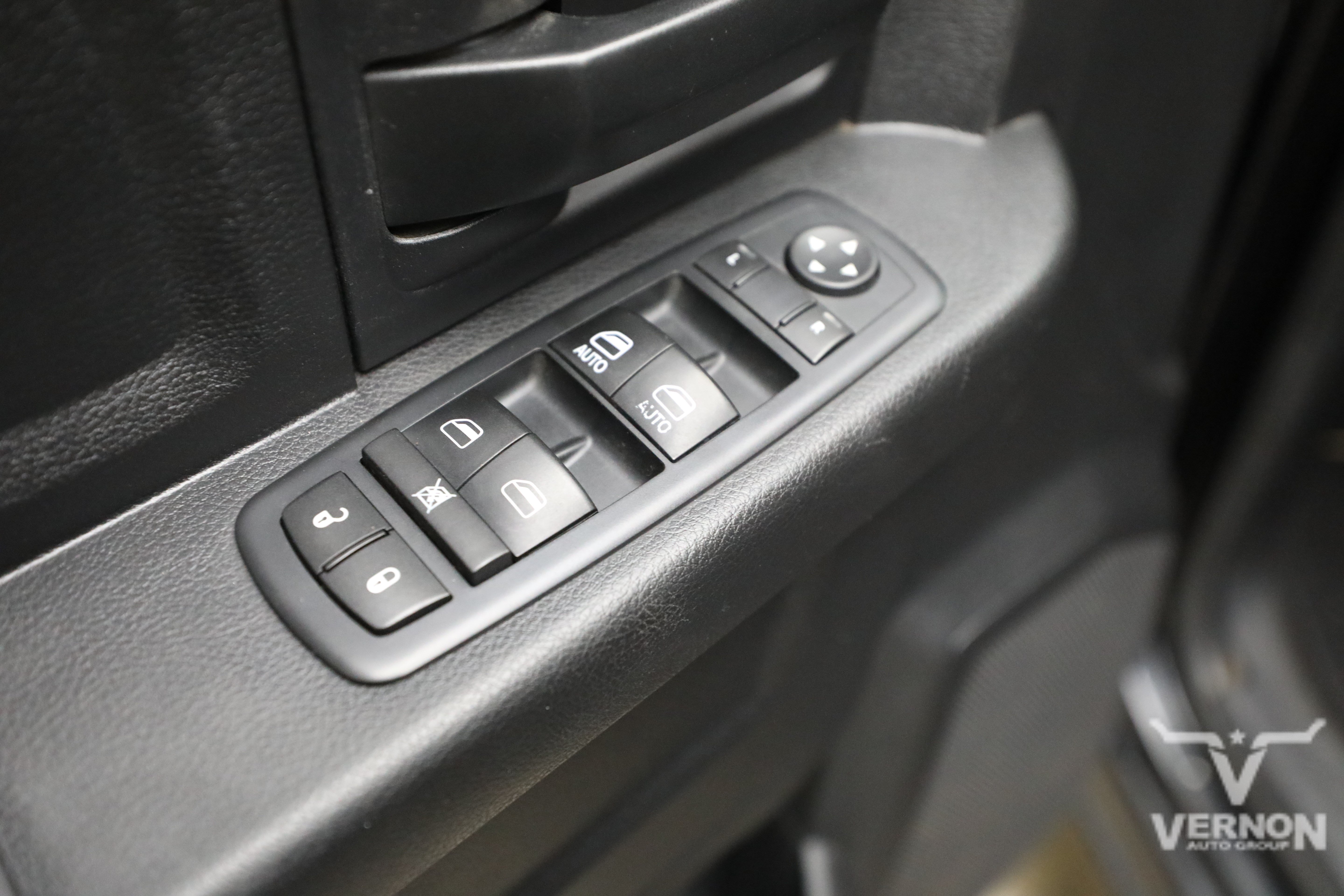 Used 2016 RAM 1500 ST AWD/4WD image 17